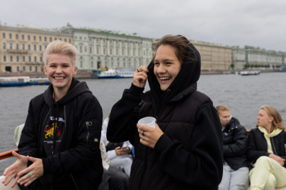 Прогулка женской команды «Зенит» по рекам и каналам Санкт-Петербурга на кораблике