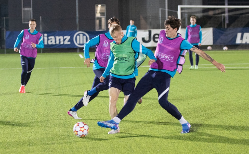 Тренировка молодежной команды «Зенит» перед матчем с «Ювентусом»