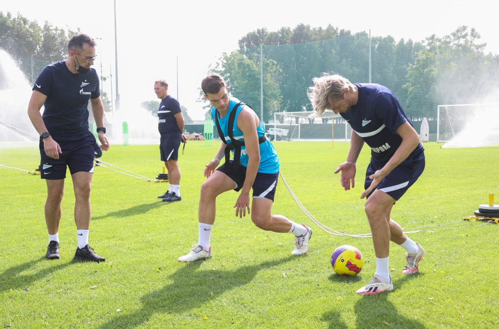 «Газпром»-тренировочные сборы в Дубае: 18 января, утренняя тренировка