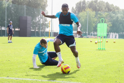 «Газпром»-тренировочные сборы в Дубае: 23 января, утренняя тренировка