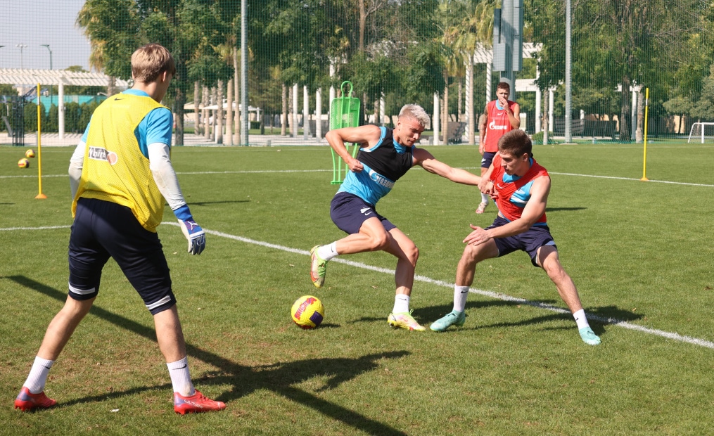 «Газпром»-тренировочные сборы в Дубае: 24 января, утренняя тренировка