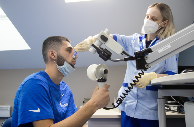 Арсен Адамов проходит медосмотр в ММЦ «СОГАЗ»