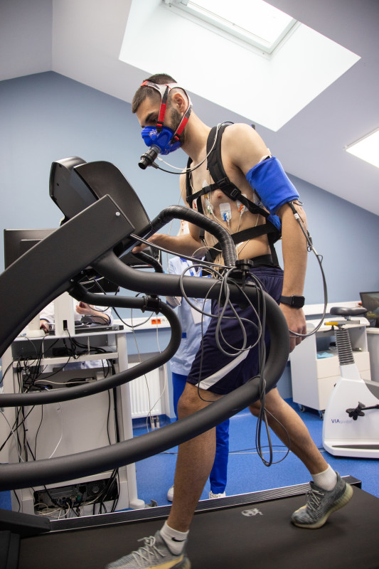 Арсен Адамов проходит медосмотр в ММЦ «СОГАЗ»