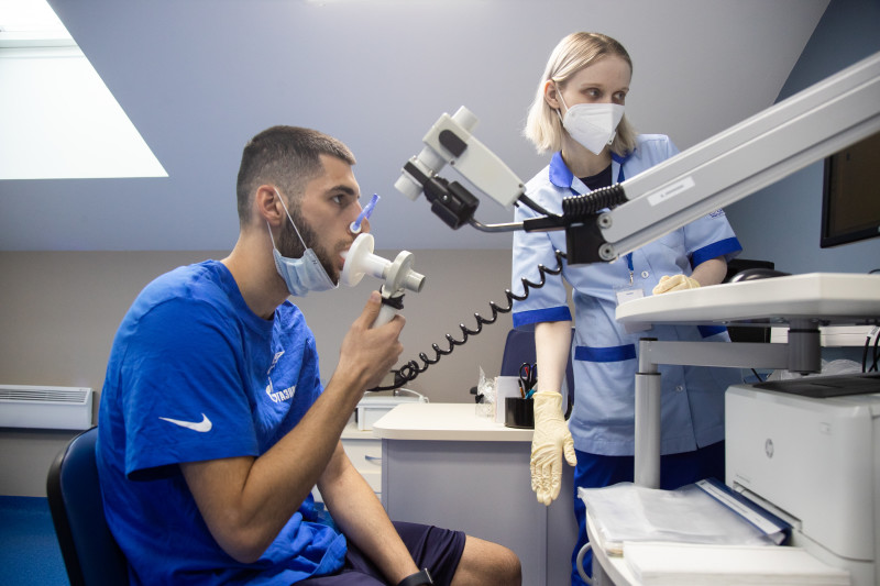 Арсен Адамов проходит медосмотр в ММЦ «СОГАЗ»