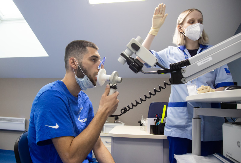 Арсен Адамов проходит медосмотр в ММЦ «СОГАЗ»