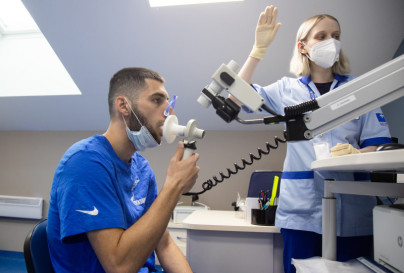 Арсен Адамов проходит медосмотр в ММЦ «СОГАЗ»