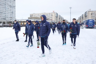 Основной состав «Зенита» и команда «Зенит»-2 возложили цветы к Монументу героическим защитникам Ленинграда