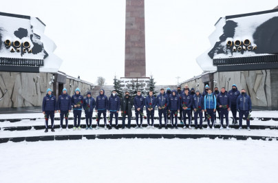 Основной состав «Зенита» и команда «Зенит»-2 возложили цветы к Монументу героическим защитникам Ленинграда