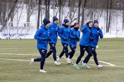 Женская команда «Зенит» приступила к тренировкам на базе в Удельном парке
