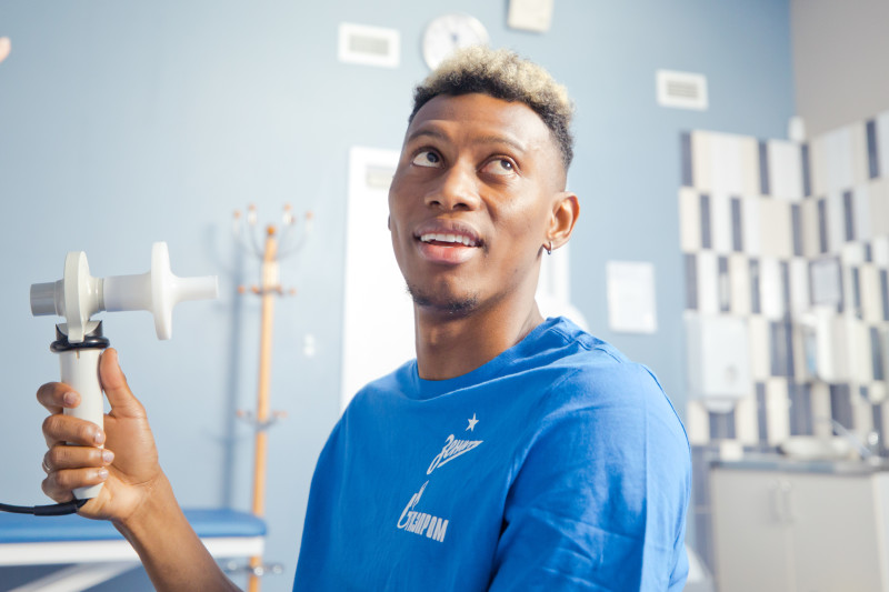 Медосмотр Матео Кассьерры в ММЦ «СОГАЗ»