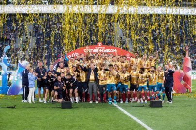 Церемония награждения команды «Зенит» Суперкубком после матча со «Спартаком» 
