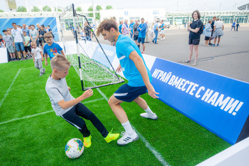 Фан-променад перед матчем «Зенит» — «Торпедо»
