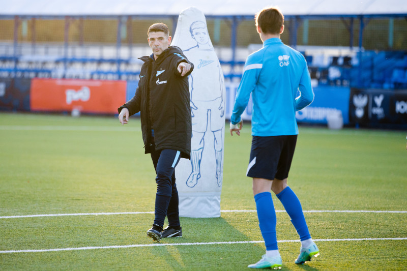 Тренер «Црвены Звезды» на тренировке «Зенита»-м