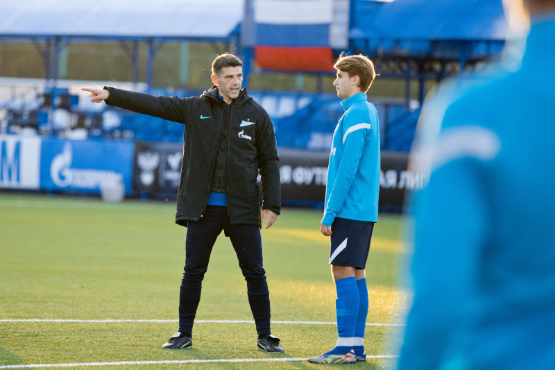 Тренер «Црвены Звезды» на тренировке «Зенита»-м