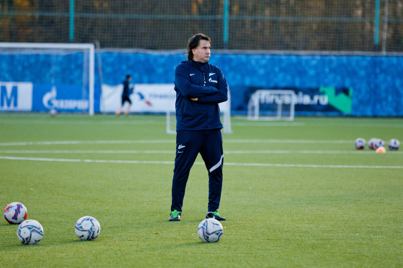 Тренер «Црвены Звезды» на тренировке «Зенита»-м