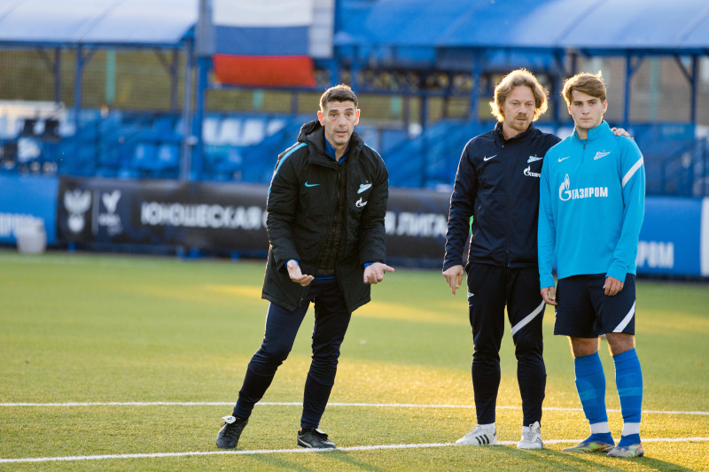 Тренер «Црвены Звезды» на тренировке «Зенита»-м