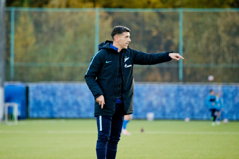 Тренер «Црвены Звезды» на тренировке «Зенита»-м