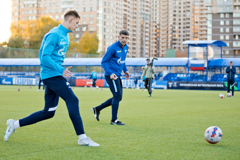 Тренер «Црвены Звезды» на тренировке «Зенита»-м