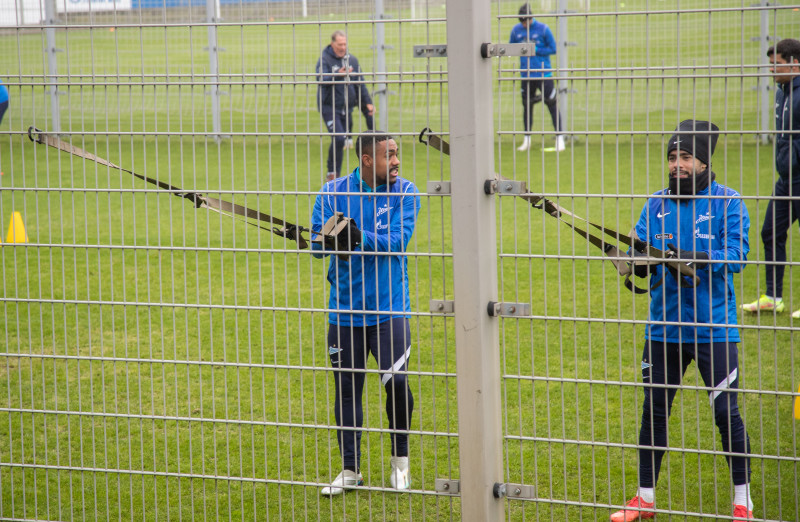 Детская футбольная команда из Сургута на экскурсии в «Газпром»-тренировочном центре