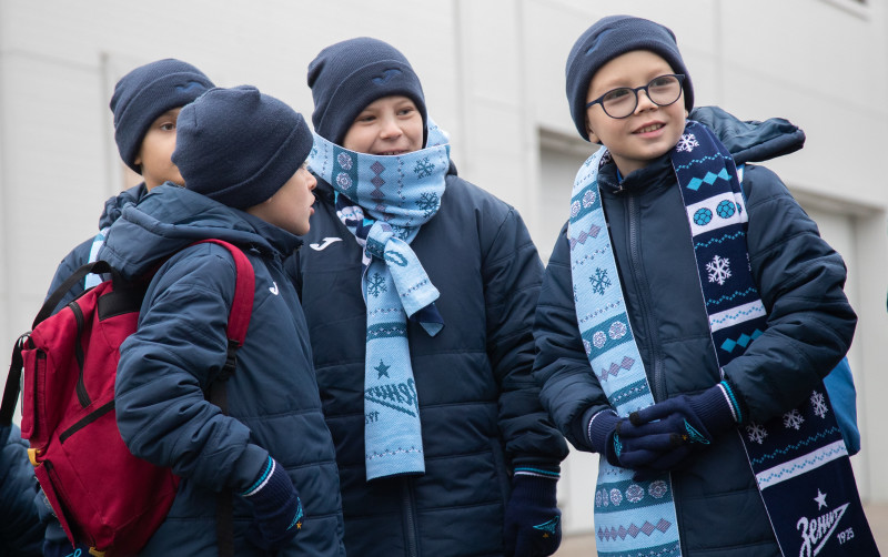 Детская футбольная команда из Сургута на экскурсии в «Газпром»-тренировочном центре