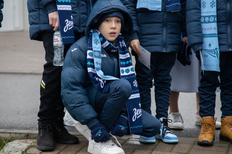 Детская футбольная команда из Сургута на экскурсии в «Газпром»-тренировочном центре