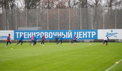 Детская футбольная команда из Сургута на экскурсии в «Газпром»-тренировочном центре