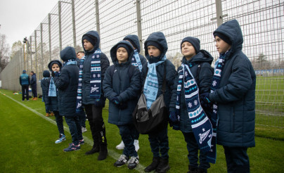 Детская футбольная команда из Сургута на экскурсии в «Газпром»-тренировочном центре