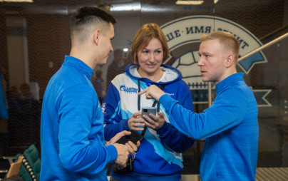 Детская футбольная команда из Сургута на экскурсии в «Газпром»-тренировочном центре