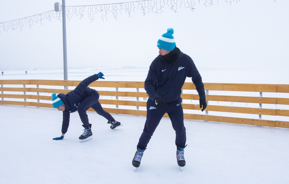 Команда «Зенит»-м на катке у Флагштока