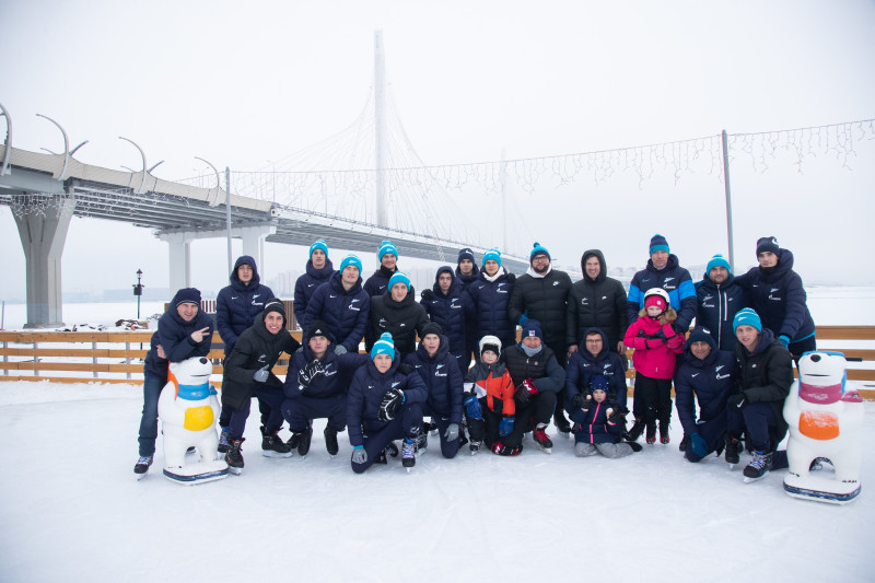 Команда «Зенит»-м на катке у Флагштока