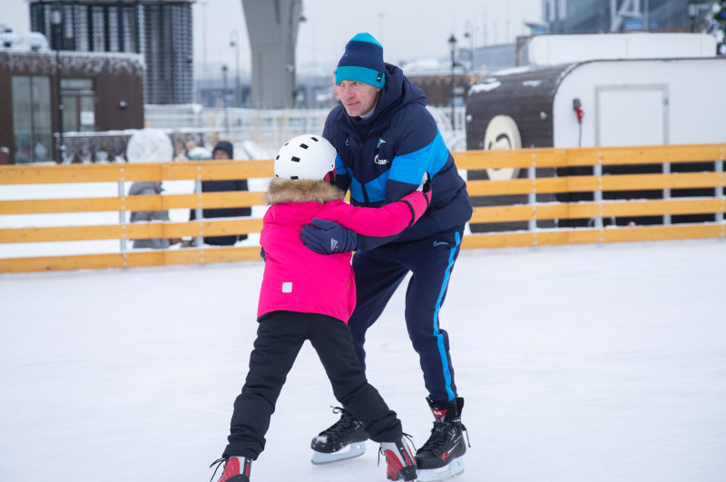 Команда «Зенит»-м на катке у Флагштока