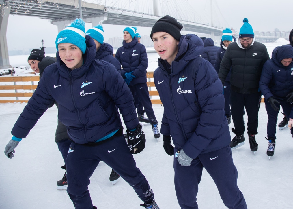 Команда «Зенит»-м на катке у Флагштока