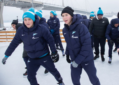 Команда «Зенит»-м на катке у Флагштока
