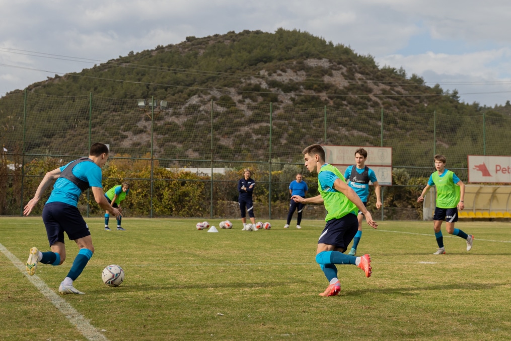 «Газпром» — тренировочные сборы «Зенита»-м в Турции: 19 ноября, утренняя тренировка