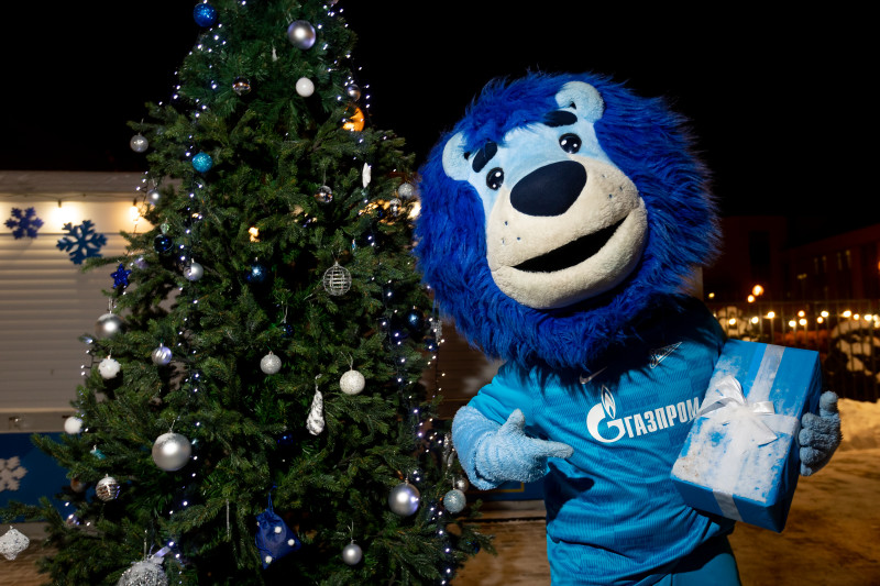 Новогодняя елка в «Газпром» — Академии