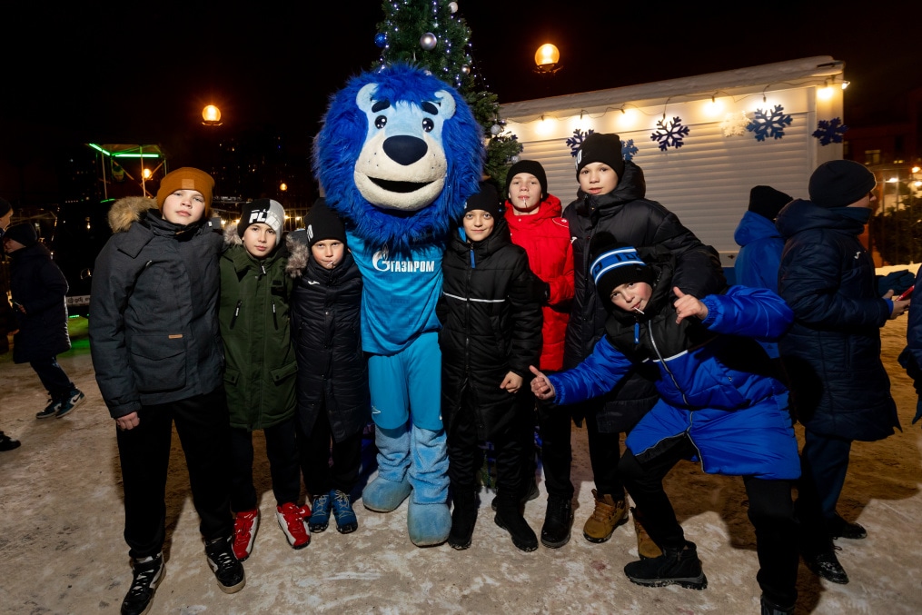 Новогодняя елка в «Газпром» — Академии