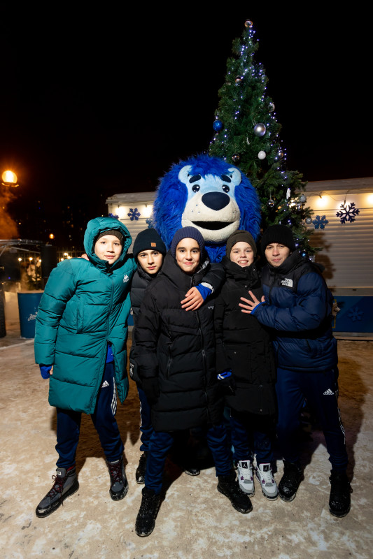 Новогодняя елка в «Газпром» — Академии