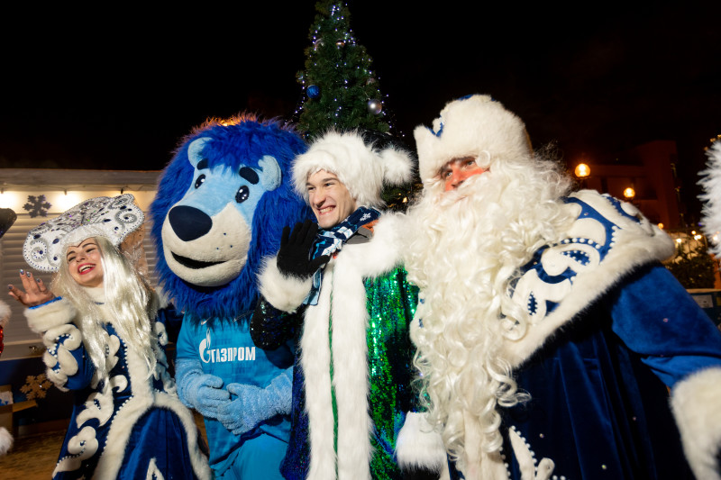 Новогодняя елка в «Газпром» — Академии