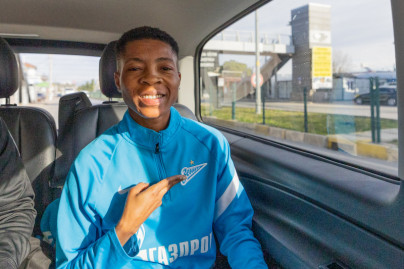 Приезд на сборы новичка женской команды «Зенит» Мэри-Энн Эзенагу