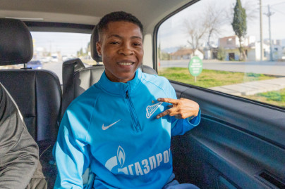 Приезд на сборы новичка женской команды «Зенит» Мэри-Энн Эзенагу