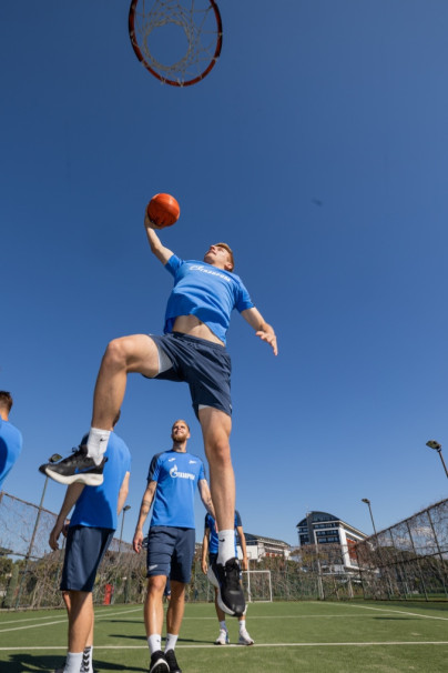 Третьи учебно-тренировочные сборы «Зенита»-2 в Турции: тренировка на баскетбольной площадке