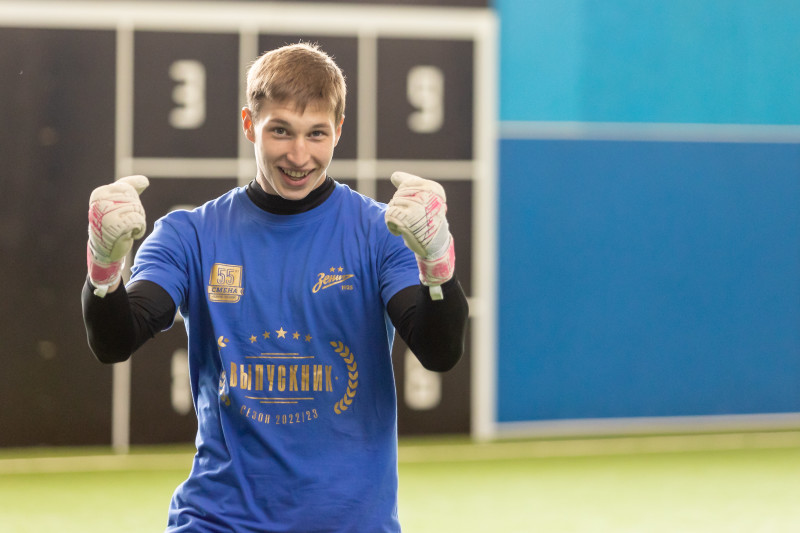 Выпускники Академии провели матч с тренерами «Зенита»