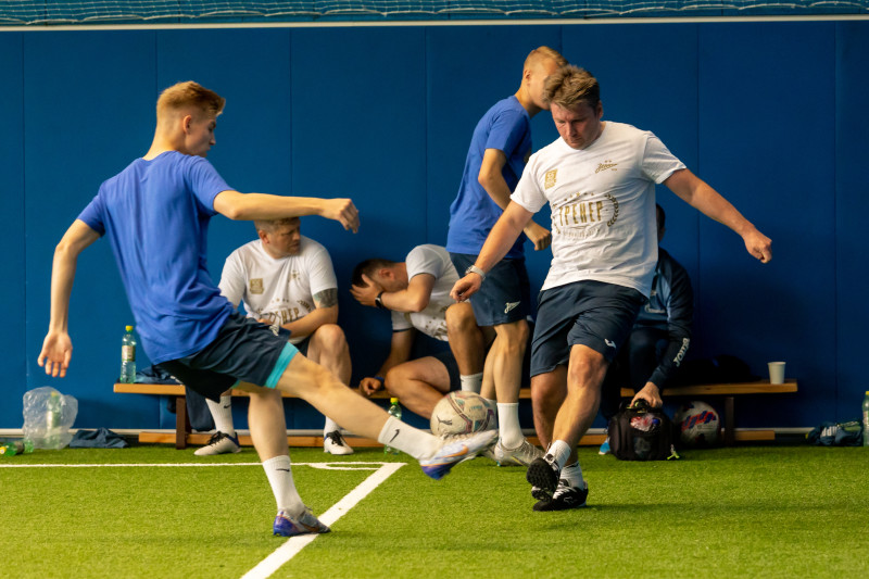 Выпускники Академии провели матч с тренерами «Зенита»