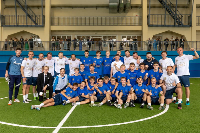 Выпускники Академии провели матч с тренерами «Зенита»