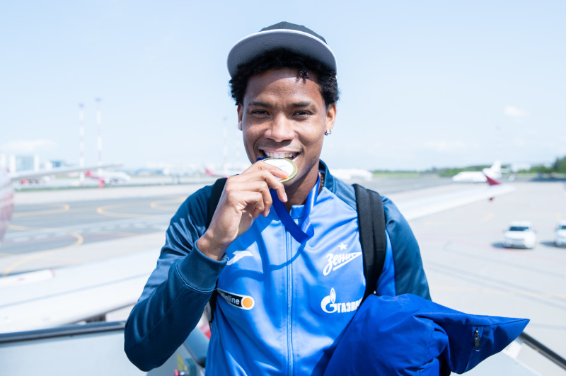 Награждение команды «Зенит» медалями от АК «Россия»