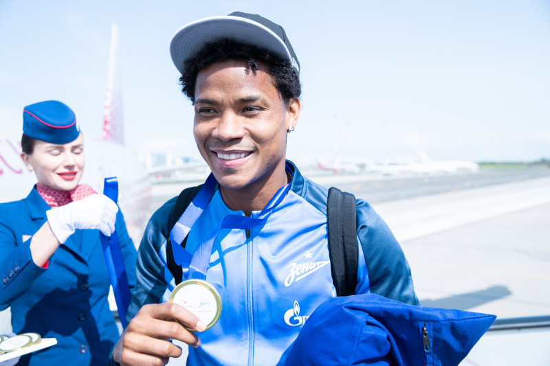 Награждение команды «Зенит» медалями от АК «Россия»