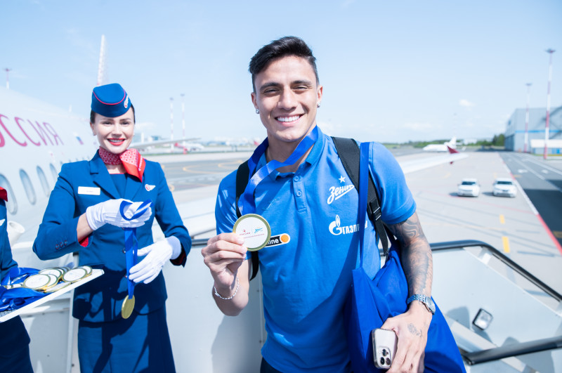 Награждение команды «Зенит» медалями от АК «Россия»