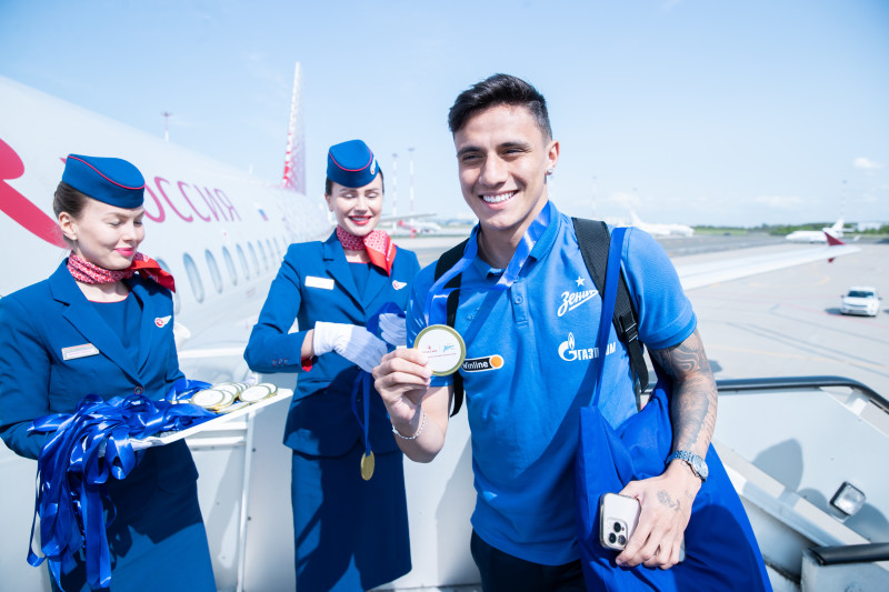 Награждение команды «Зенит» медалями от АК «Россия»