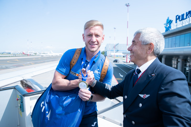 Награждение команды «Зенит» медалями от АК «Россия»