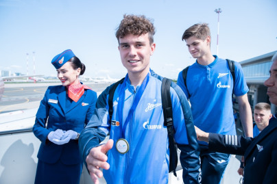 Награждение команды «Зенит» медалями от АК «Россия»